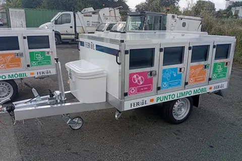 Remolques punto limpio móvil rotulados para Ferrol