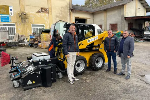 Minicargadora Gehl SL-R165. Concello de Portas