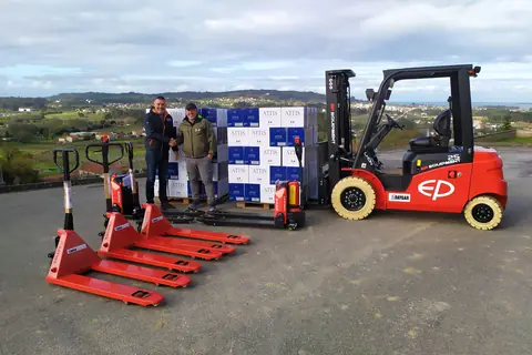 Equipos para el movimiento de mercancías. Attis Bodega y Viñedos