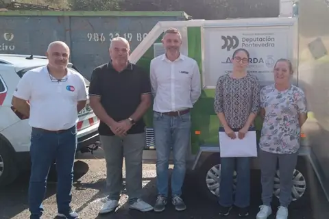 Equipo lavacontenedores. Concello de A Guarda