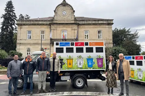 Vehículo 100 % eléctrico OHM S35 con dos puntos limpios. Concello de Ponteareas