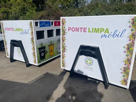 Puntos limpios de proximidad rotulados con la campaña «Ponte Limpa móbil» del Concello de Ponteareas
